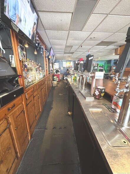 More Photos Of 164 Main St, Portland Restaurant For Sale