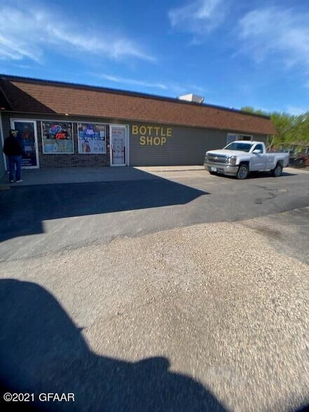 More Photos Of 502 S Division Ave, Cavalier Hotel For Sale