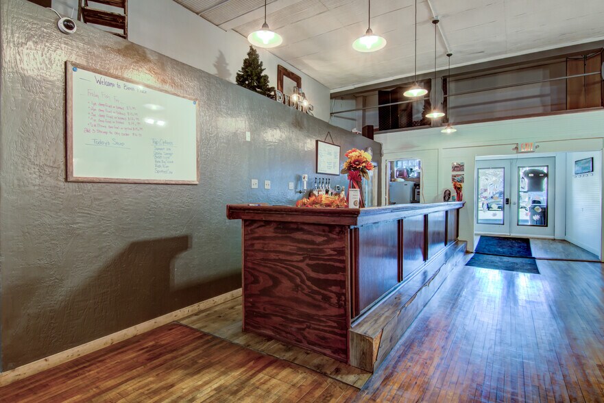 More Photos Of 115 Diamond St N, Ridgeland General Retail For Sale