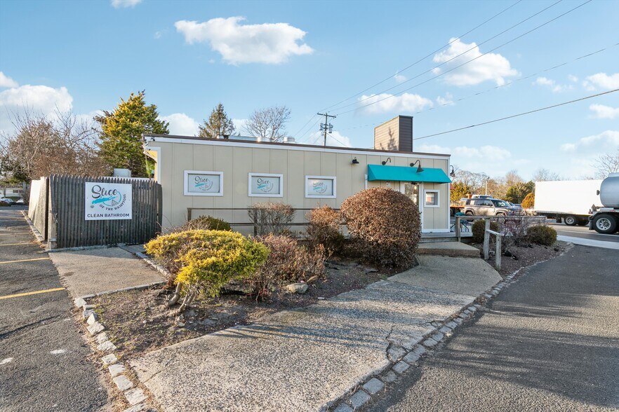 More Photos Of 20 County Road 39, Southampton Restaurant For Lease