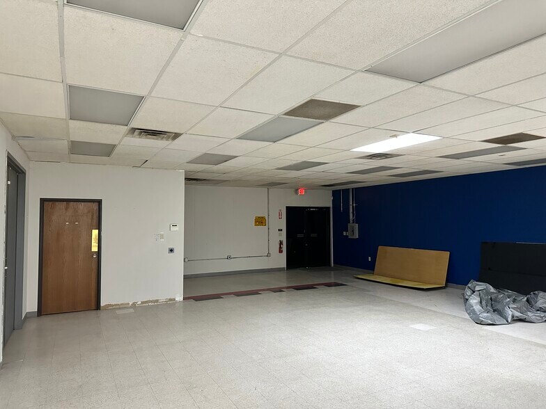 More Photos Of 4613 Philips Hwy, Jacksonville Light Distribution For Lease