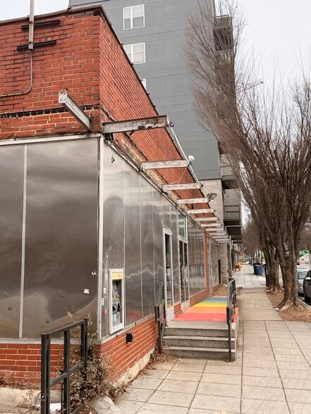 More Photos Of 330 W Hargett St, Raleigh Bar For Lease