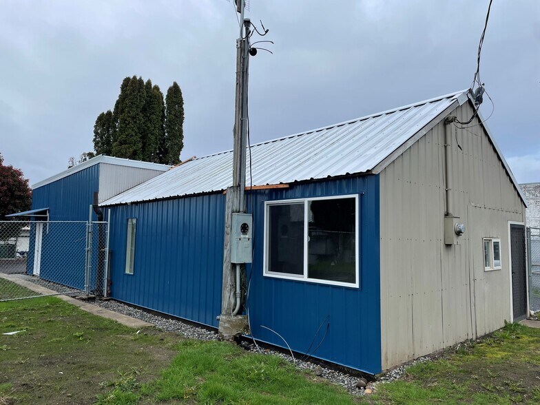 More Photos Of 1703 E 4th St, Vancouver Warehouse For Lease