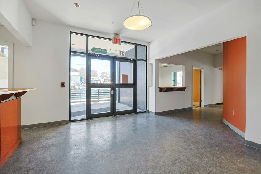 More Photos Of 31 W Broad St, Haverstraw Office For Lease