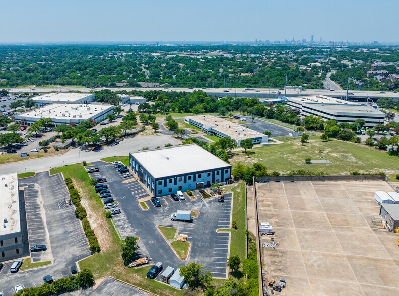 More Photos Of 1606 Headway Cir, Austin Light Manufacturing For Lease