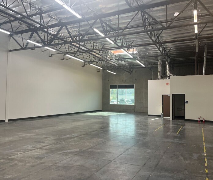 More Photos Of 21182 Centre Pointe Pky, Santa Clarita Warehouse For Lease
