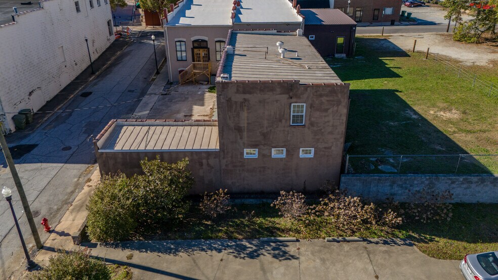 More Photos Of 105 Enterprise St, Clinton Storefront Retail Residential For Sale