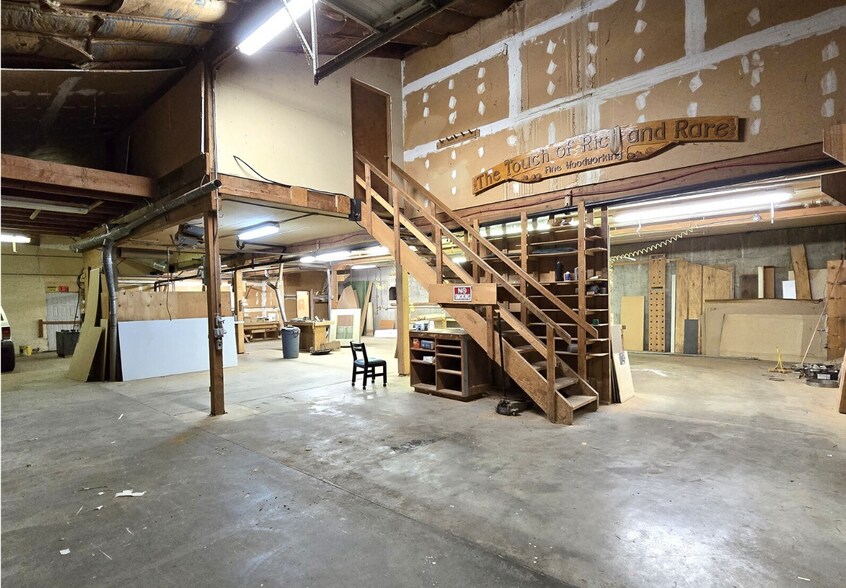 More Photos Of 633 E Pioneer Ave, Montesano Office For Lease