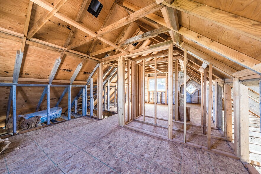 More Photos Of 1333 NE Keel Ave, Lincoln City Specialty For Sale