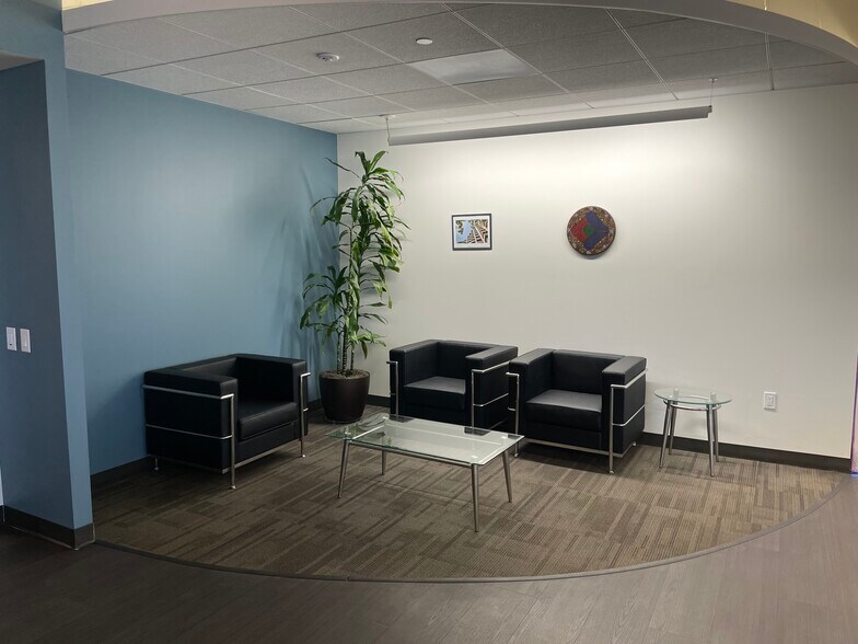 More Photos Of 300 N Lake Ave, Pasadena Office For Lease