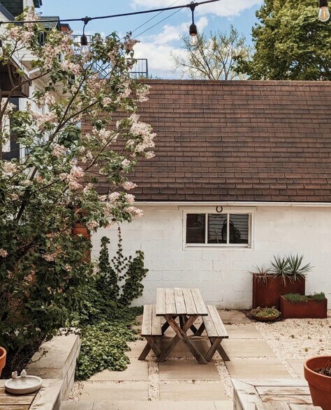 More Photos Of 579-581 Victoria Ave, St-Lambert Storefront Retail Residential For Sale