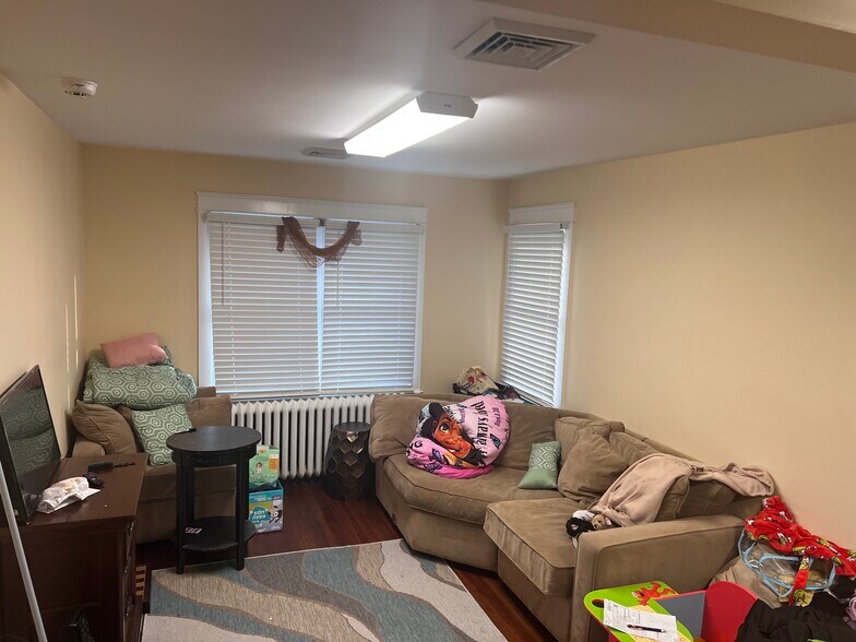 More Photos Of 735 Broad St, Shrewsbury Office Residential For Sale