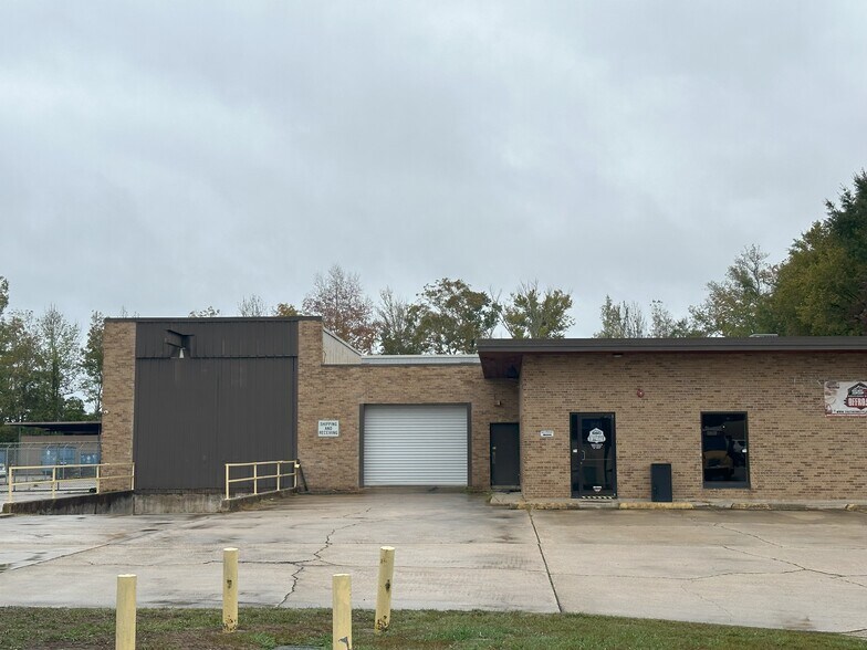 More Photos Of 10609 N Dual Dr, Baton Rouge Storefront For Lease