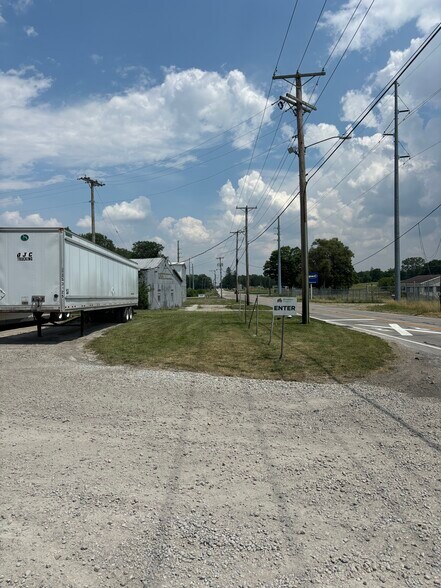 More Photos Of 729 Water Street, Hartford City Land For Lease