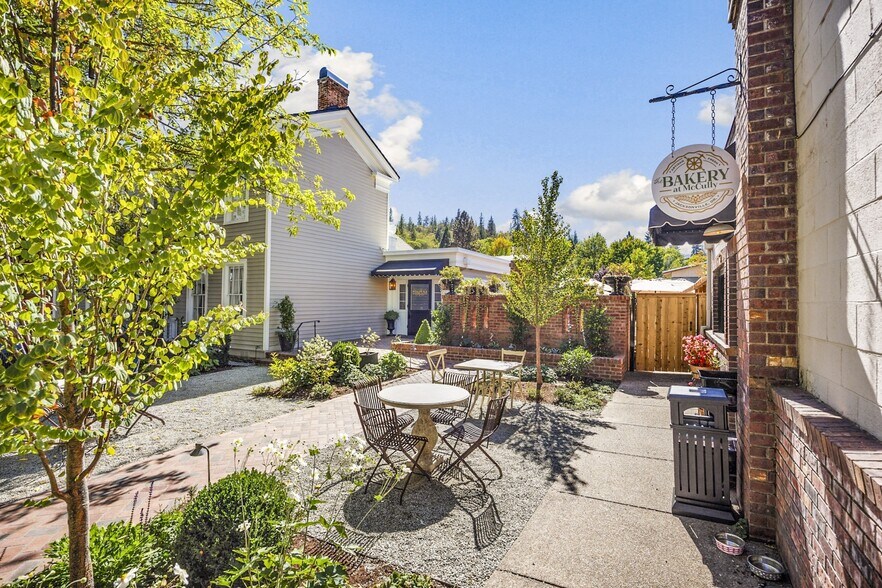 More Photos Of 240 E California St, Jacksonville Hotel For Sale