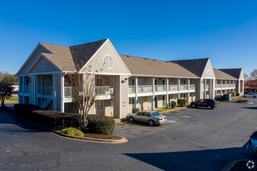Primary Photo Of 130 Mobile Dr, Spartanburg Hotel For Sale