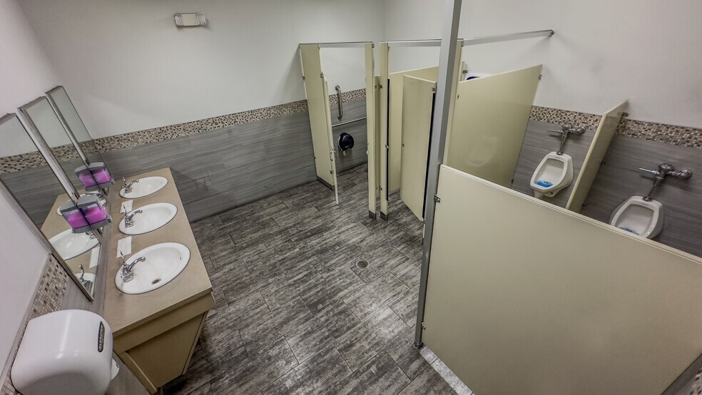 More Photos Of 465 Industrial Ave, Santa Teresa Manufacturing For Sale