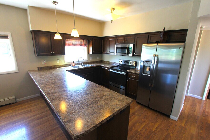 More Photos Of W3239 Dundas Rd, Kaukauna Bar For Sale