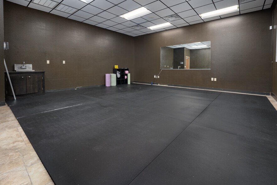 More Photos Of 4200 Carriage Way, Weatherford Medical For Lease