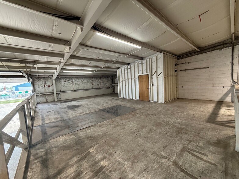 More Photos Of 8319 Chiles Industrial Av, Red Deer Warehouse For Sale