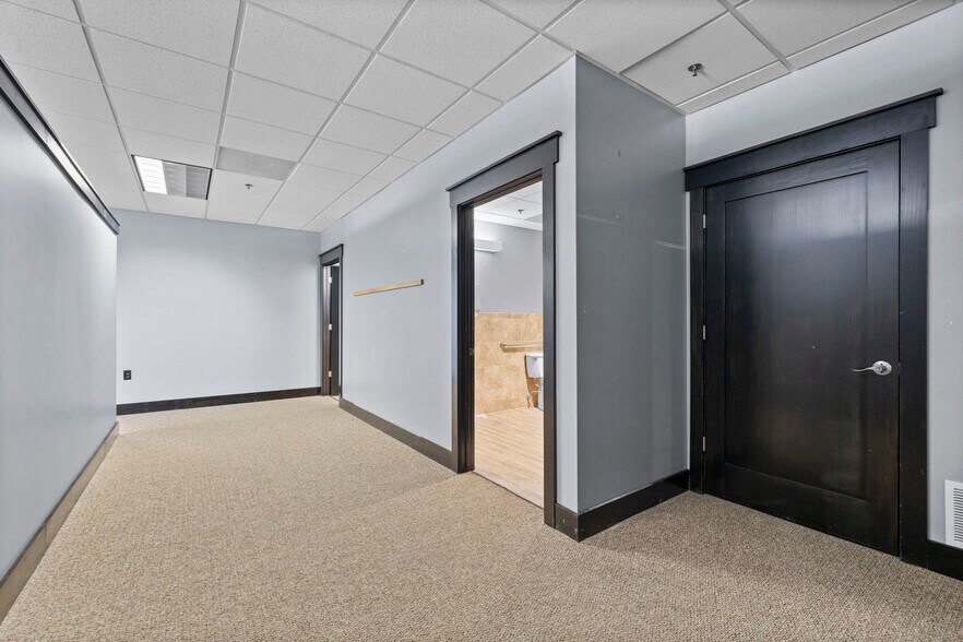 More Photos Of 4487 Bents Dr, Windsor Light Manufacturing For Lease