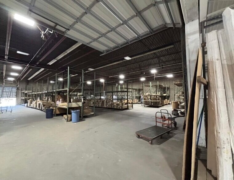 More Photos Of 1064 Babylon Farmingdale Rd, Lindenhurst Warehouse For Lease