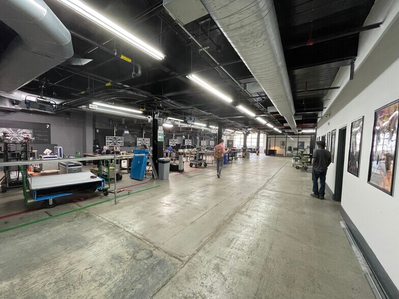 More Photos Of 218 Newell St, Brooklyn Manufacturing For Lease