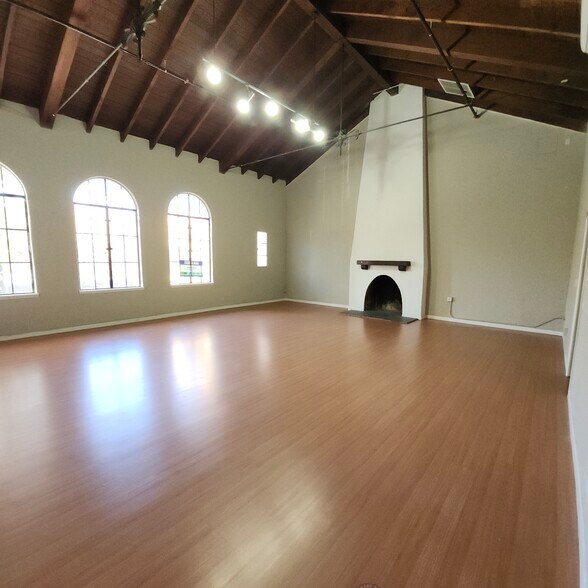 Primary Photo Of 7560 Monterey St, Gilroy Storefront Retail Office For Lease