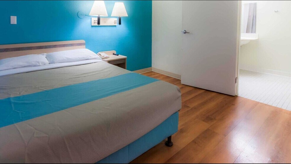 More Photos Of 1860 E Main St, Green River Hotel For Sale