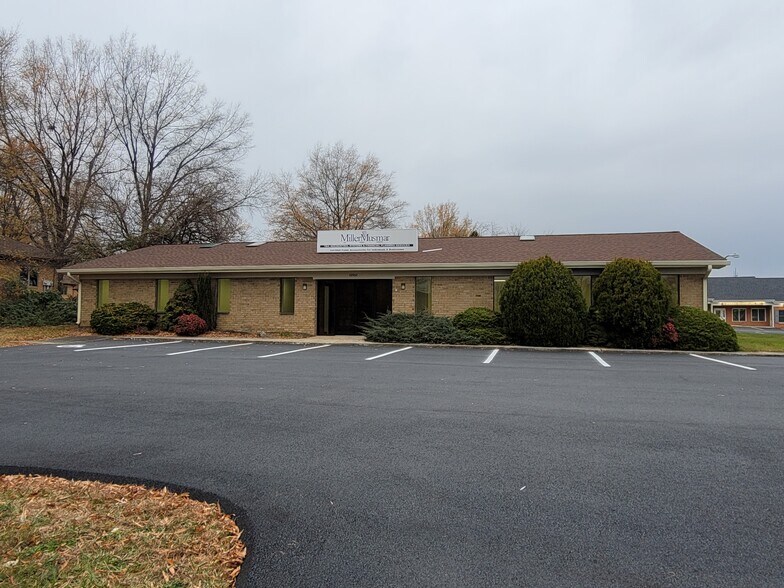 Primary Photo Of 10502 Crestwood Dr, Manassas Office For Lease