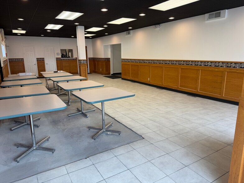 More Photos Of 1332 Lower Broadway, Schenectady Restaurant For Lease