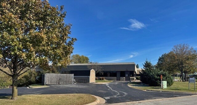 More Photos Of 1088 Springhurst Dr, Green Bay Office For Lease