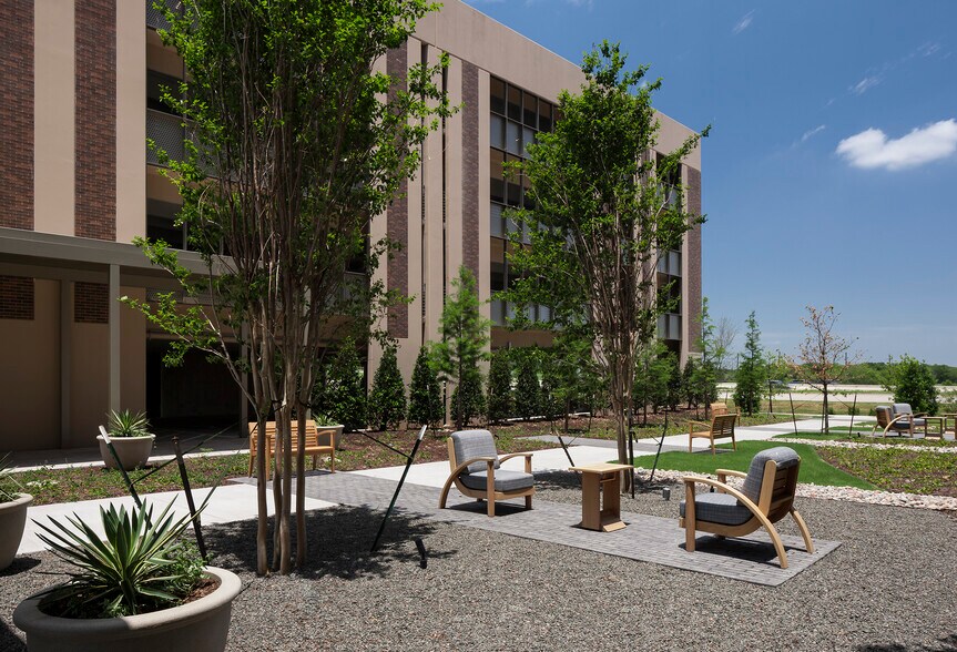 More Photos Of 550 Reserve St, Southlake Loft Creative Space For Lease