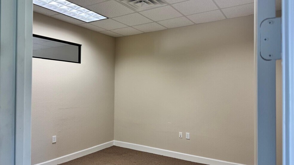 More Photos Of 12440 Emily Ct, Sugar Land Office Residential For Lease