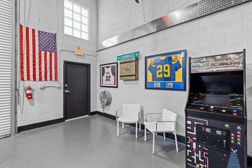 More Photos Of 2937 Ravenswood Rd, Fort Lauderdale Self Storage For Sale