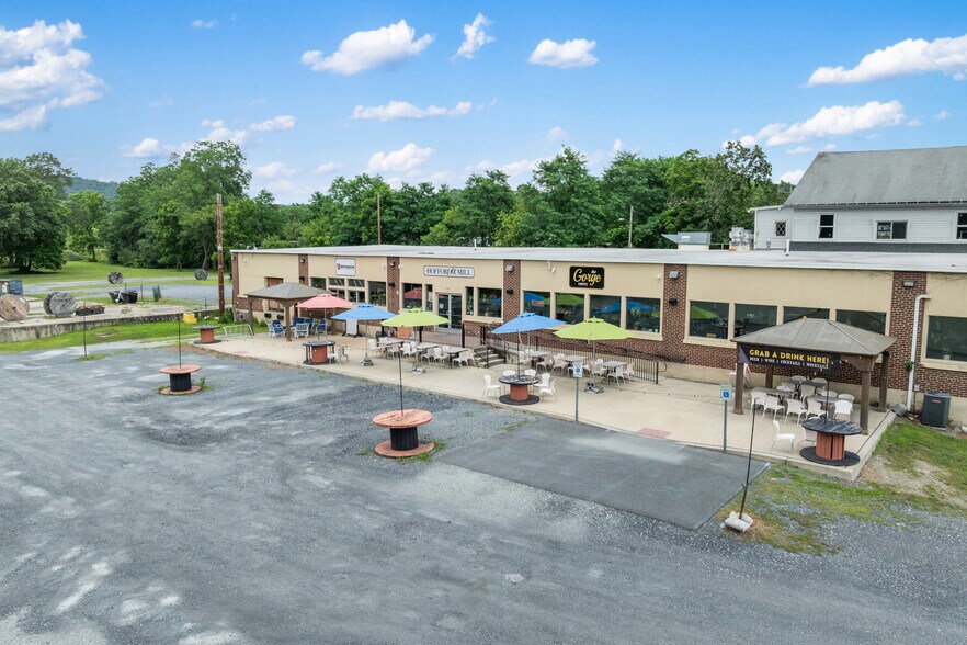 More Photos Of 500 Bridge St, Weissport Restaurant For Sale