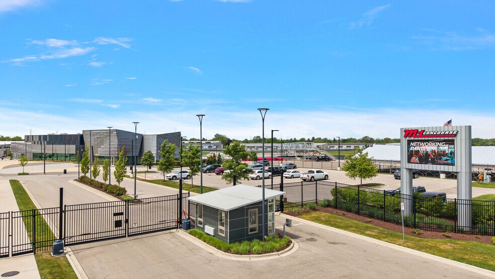 More Photos Of 148 Pit Ln, Pontiac Parking Garage For Sale