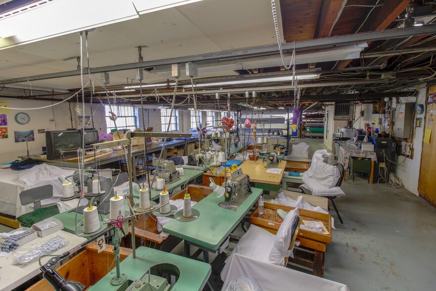 More Photos Of 620-626 Franklin Ave, Essex Warehouse For Sale