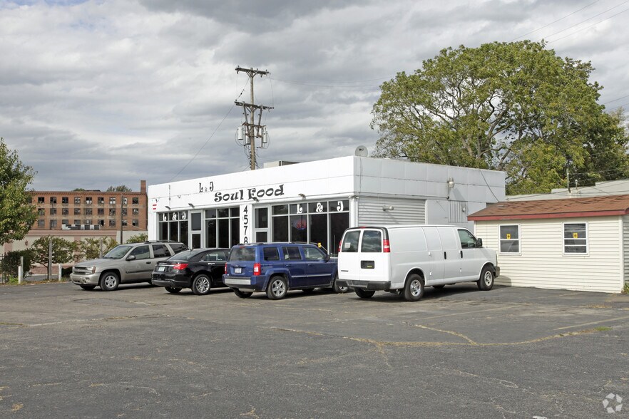 More Photos Of 45788 Woodward Ave, Pontiac Restaurant For Lease