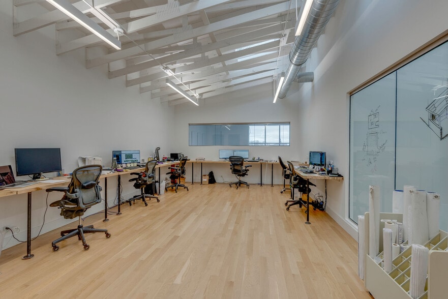 More Photos Of 407 Humphreys St, Nashville Office For Lease