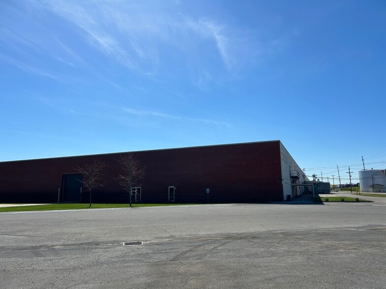 More Photos Of 1915 Snapps Ferry Rd, Greeneville Warehouse For Lease