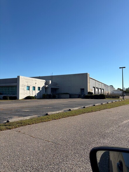 More Photos Of 3641 Legion Rd, Hope Mills Warehouse For Lease