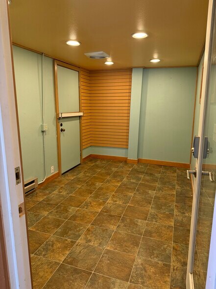 More Photos Of 6915 Evergreen Way, Everett Freestanding For Sale