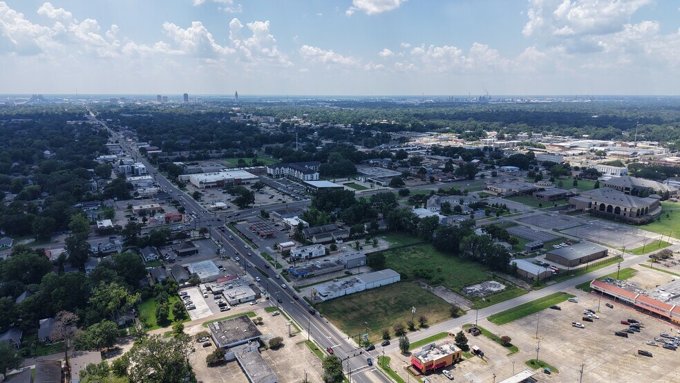 More Photos Of 5229 Government St, Baton Rouge General Retail For Lease