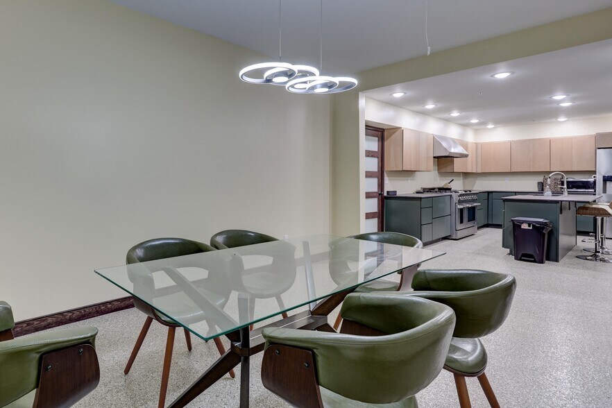 More Photos Of 102 S Wall Ave, Joplin Office For Sale