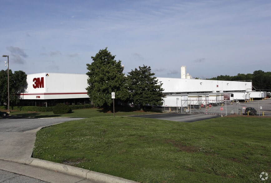 More Photos Of 3700 Atlanta Industrial Pky N, Atlanta Manufacturing For Lease