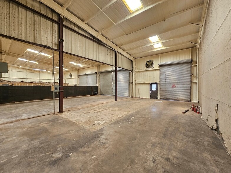 More Photos Of 4621 Maple St, Abilene Warehouse For Sale