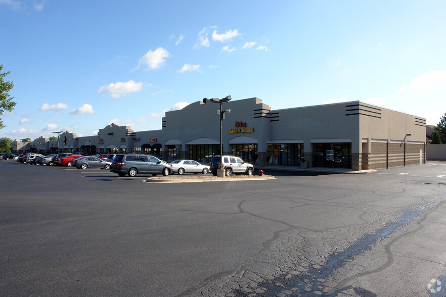 More Photos Of 6041-6363 Haggerty Rd, West Bloomfield Unknown For Lease