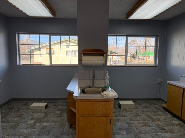 More Photos Of 40 N McDow St, Susanville Industrial For Sale