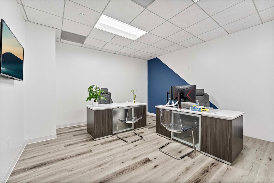 More Photos Of 21900 Burbank, Woodland Hills Office For Lease